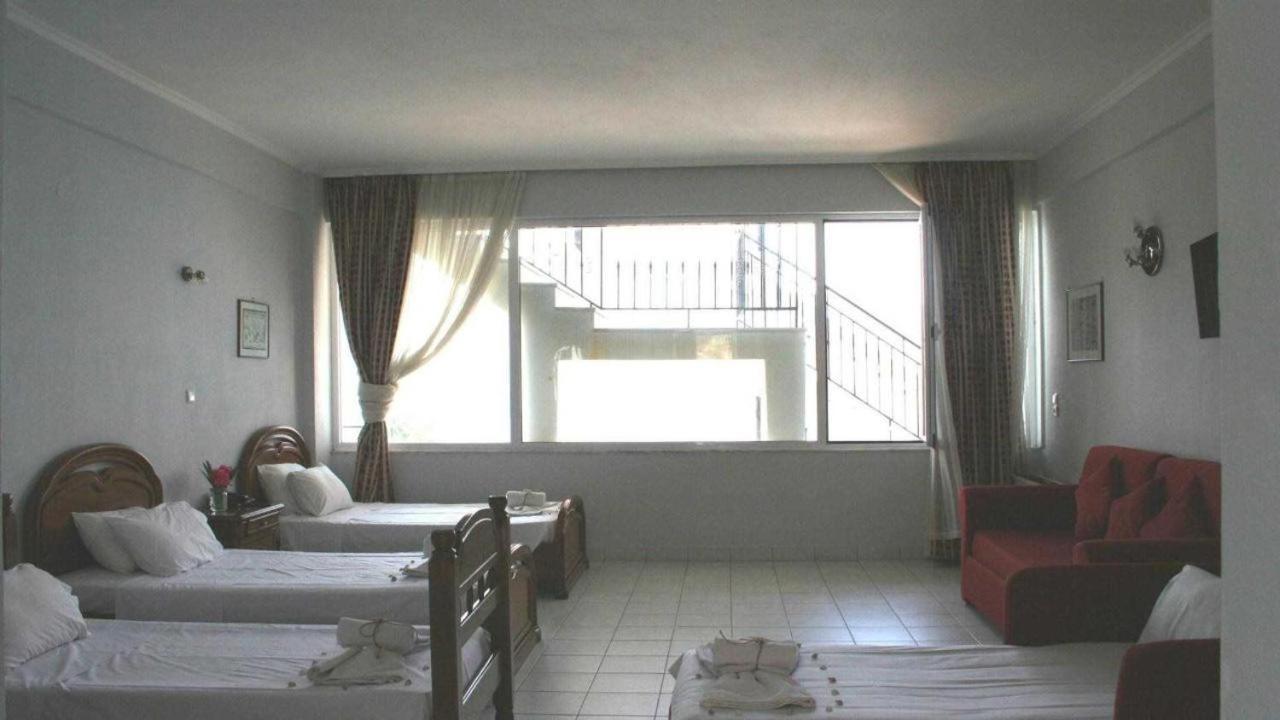 Revis Station Plataria Hotel Exterior foto
